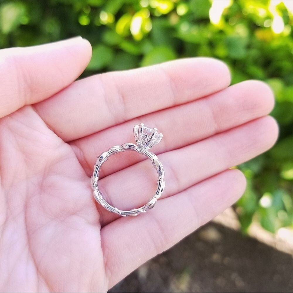 💎NEW💎 OLIVE LEAF BAND SIMULATED DIAMOND RING - Picture 8 of 8